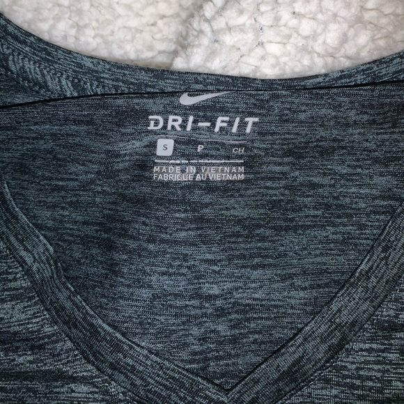 Nike Athletic T-shirt - Picture 2 of 2